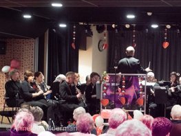 Regioharmonie De Verbinding gaf een sfeervol Valentijnsconcert 
