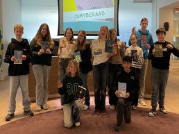 Jasmijn Corporaal uit Nunspeet wint de regiofinale Read2Me! in Harderwijk