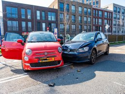 Twee auto’s botsen op Vuurtorenweg in Harderwijk