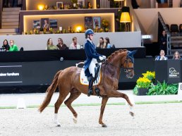 Anniek van Dulst geniet van optreden in paardenfestijn