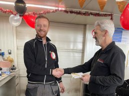 Dubbel jubileum voor Karel Groen bij Hazeleger Bandenservice