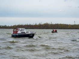 Hulpdiensten massaal uitgerukt voor bootje in problemen bij Harderwijk