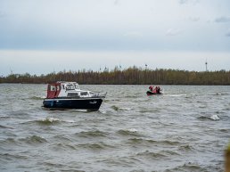 Hulpdiensten massaal uitgerukt voor bootje in problemen bij Harderwijk