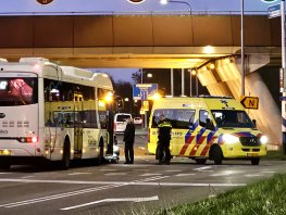 Scooter onder bus bij aanrijding in Harderwijk: bestuurder komt met de schrik vrij