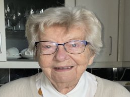 Familieberichten: Anna Magdalena Loendersloot - van Gennep overleden