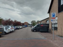 Winkeliers hekelen slagboom parkeerterrein Waltorenstraat om drugshandel daar tegen te gaan