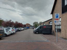 Winkeliers hekelen slagboom parkeerterrein Waltorenstraat om drugshandel daar tegen te gaan