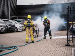 Man gewond bij brand in werkplaats van autobedrijf in Harderwijk