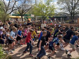 Leerlingen Leonardo lopen vierduizend euro bijeen voor Stichting Mago