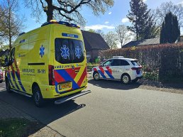 Fietsend kind gewond na botsing met stilstaande auto in Hierden