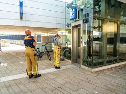 Vrouw na uur bevrijd uit lift op station Harderwijk