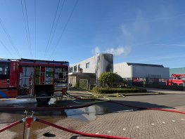 Grote brand bedrijfspand in Harderwijk