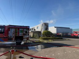 Grote brand bedrijfspand in Harderwijk