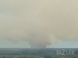 Grote natuurbrand in Epe op oefenterrein 't Harde, rookwolken boven Harderwijk