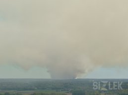 Grote natuurbrand in Epe op oefenterrein 't Harde, rookwolken boven Harderwijk