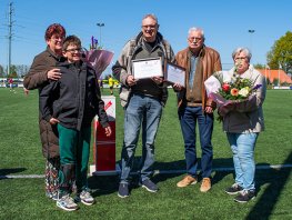 Beert en Reind Kleermaker lid van verdienste van v.v. Hierden!