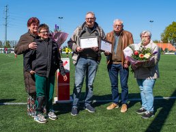Beert en Reind Kleermaker lid van verdienste van v.v. Hierden!