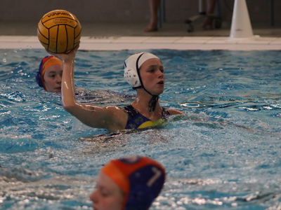 HZ&PC de Woelwaters Dames 1 wijst de weg in doelpuntrijke overwinning 