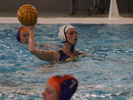 HZ&PC de Woelwaters Dames 1 wijst de weg in doelpuntrijke overwinning 