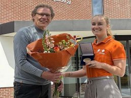 Lisa Kruger ontvangt Sportpenning