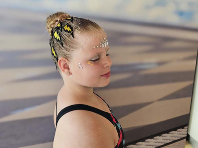 Samen maken we synchroonzwemmen mogelijk!’ Sophie (10) uit Harderwijk droomt van het NK