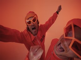 Nieuwe Hit In Alle Staten van Mannen in de olie gelanceerd ter ere van het Wereldkampioenschap Voetbal 2026