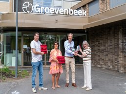 Rotary schenkt oefen-AED’s aan Groevenbeek: alle leerlingen jaarlijks reanimatieonderwijs