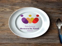 Stichting Mensen In Nood 0341 houdt grote kledingverkoop voor iedereen, buurvrouw Nel’s is ook geopend!