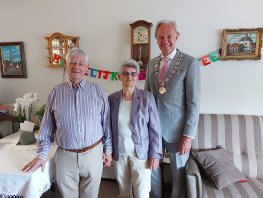 Echtpaar van den Berg - Pater 60 jaar getrouwd