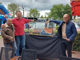 Onthulling maquette van Palingrokerij Dries van den Berg & Zn.