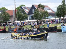 Spectaculaire sloeproeiwedstrijd Haal-op-gelijk tijdens de Aaltjesdagen