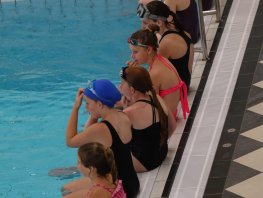 Spetterende afsluiting van het synchroonzwemseizoen
