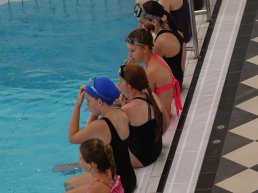 Spetterende afsluiting van het synchroonzwemseizoen