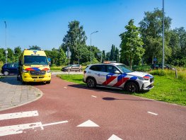 Fietsster gewond na aanrijding op rotonde in Harderwijk