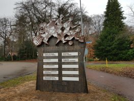 Zaterdagse files op Strokelweg dwingen gemeente en verenigingen tot overleg 