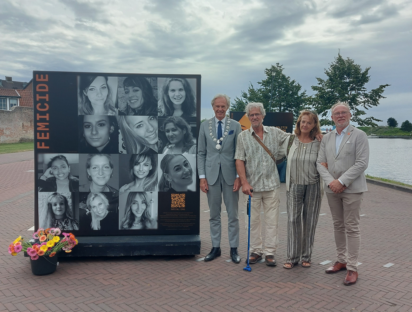 Opening indrukwekkende expositie FEMICIDE op de boulevard in Harderwijk
