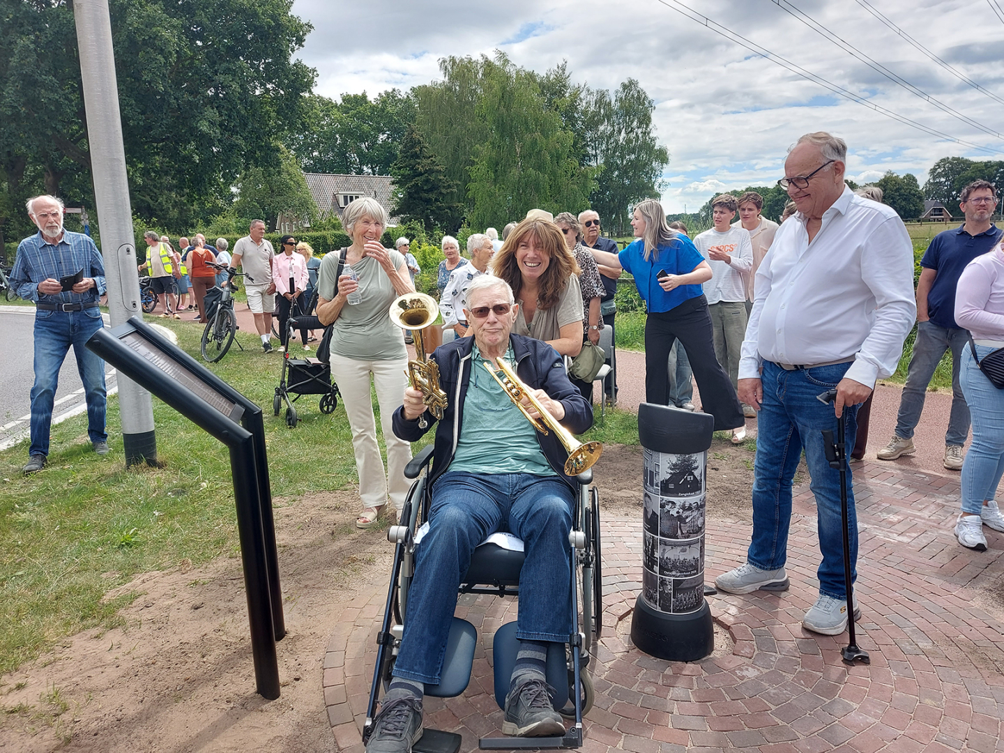 Muziekrotonde in Hierden feestelijk onthuld als eerbetoon aan Kunst Na Arbeid en de Gebroeders Brouw