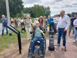 Muziekrotonde in Hierden feestelijk onthuld als eerbetoon aan Kunst Na Arbeid en de Gebroeders Brouwer