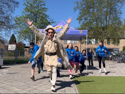 ‘Iedereen beweegt’: GA! Harderwijk lanceert in jubileumjaar eigen clublied