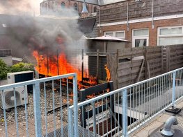 Felle brand op dakterras in binnenstad Harderwijk