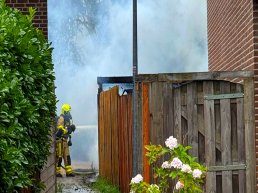 Brandweer voorkomt overslag naar woning bij schuurbrand in Harderwijk
