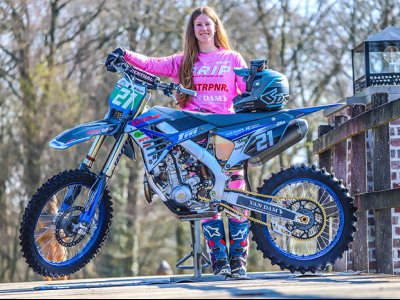 Oldebroekse Kaylee rijdt zich op Zwarte Cross naar podium naast wereld- en Europees kampioene