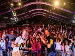 Veluwade Festival 2026: vier dagen sport, muziek en gezelligheid bij v.v. Hierden