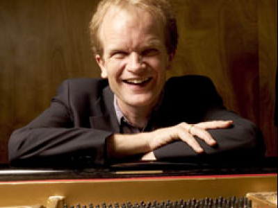 Bert van den Brink speelt Harry Bannink op orgel