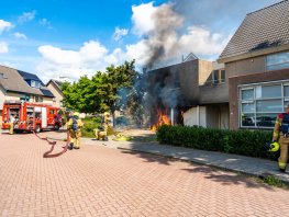 Uitslaande brand bij woning in Harderwijk veroorzaakt flinke schade