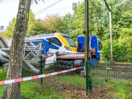 Trein ramt vrachtwagen in Ermelo flinke ravage 
