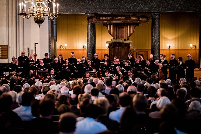 Kleinkoor Caprice zingt Sunrise Mass van Gjeilo met 13-koppig orkest