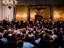 Kleinkoor Caprice zingt Sunrise Mass van Gjeilo met 13-koppig orkest