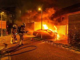 Geparkeerde Audi zwaar beschadigd door felle autobrand in Harderwijk