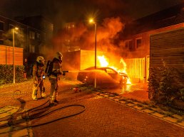 Geparkeerde Audi zwaar beschadigd door felle autobrand in Harderwijk
